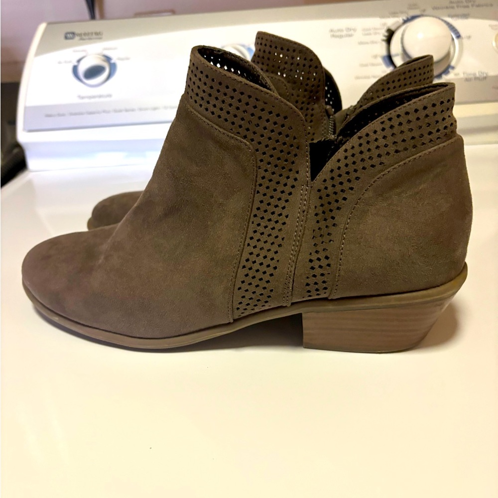 Old navy size 10 booties